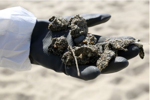 Pollution au large de la Corse : des galettes d'hydrocarbures retrouvées sur plusieurs plages