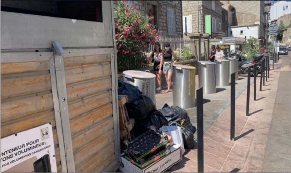  PORTIVECHJU   L'incivisme fait rage et les poubelles débordent