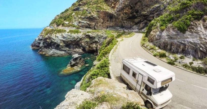 Cap Corse : Comment gérer la question des camping-cars et de leur stationnement sauvage ?