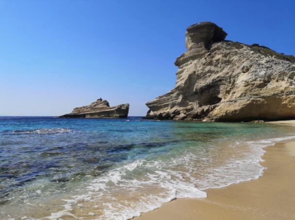 La plage St Antoine, au pied du phare de Pertusato