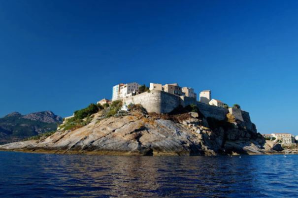 La Citadelle de Calvi vue de la mer