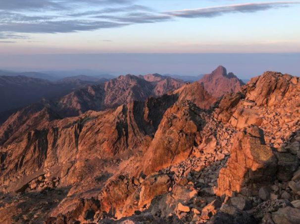 Lever de soleil sur la Punta Minuta depuis le Monte Cinto