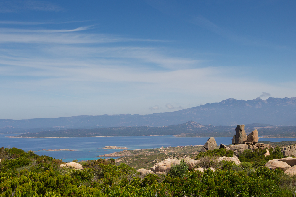 Le Conservatoire du littoral et la Réserve Naturelle des Bouches de Bonifacio permettent la préservation de près de 80 000 ha marins et 4 500 ha terrestres du sud de la Corse. (photo : O. Bonnenfant/OEC)