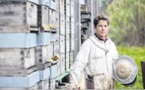 Gabrielle Santini, aux petits soins pour ses abeilles
