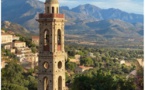 U campanile de l'église Santa Maria di Lumiu