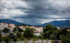  GRAVONA  Un mur d'eau dans la vallée, aux portes de la ville
