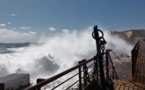 AJACCIO  La jetée battue par les tempêtes