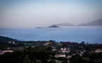 Un épais brouillard enveloppe la partie occidentale de l'île