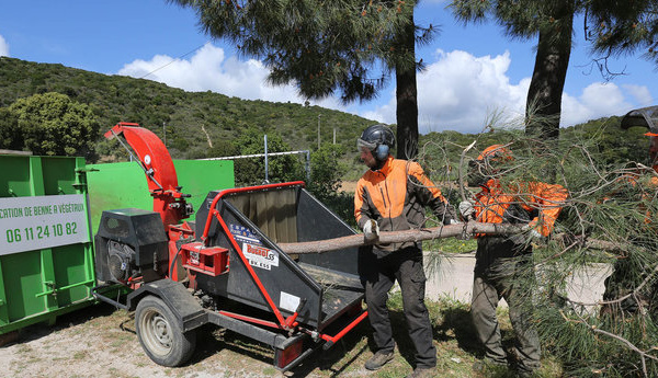 Ajaccio : le broyage des déchets verts alternative aux écobuages