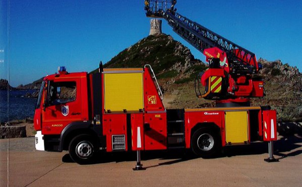 « Les animateurs du débroussaillement de l’OEC main dans la main avec les Sapeurs-Pompiers d’Aiacciu »