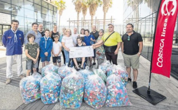 Plus de 10 tonnes de bouchons "d'amour" voyagent