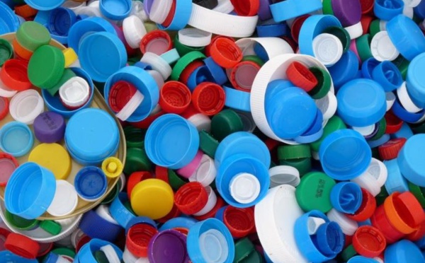 Collecte des bouchons en plastique