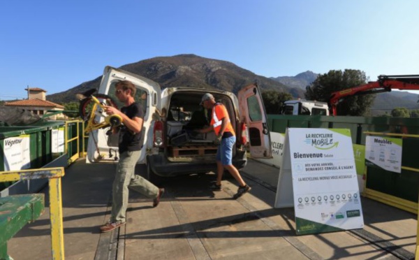 Centre Corse : au plus près des usagers, la recyclerie mobile cartonne